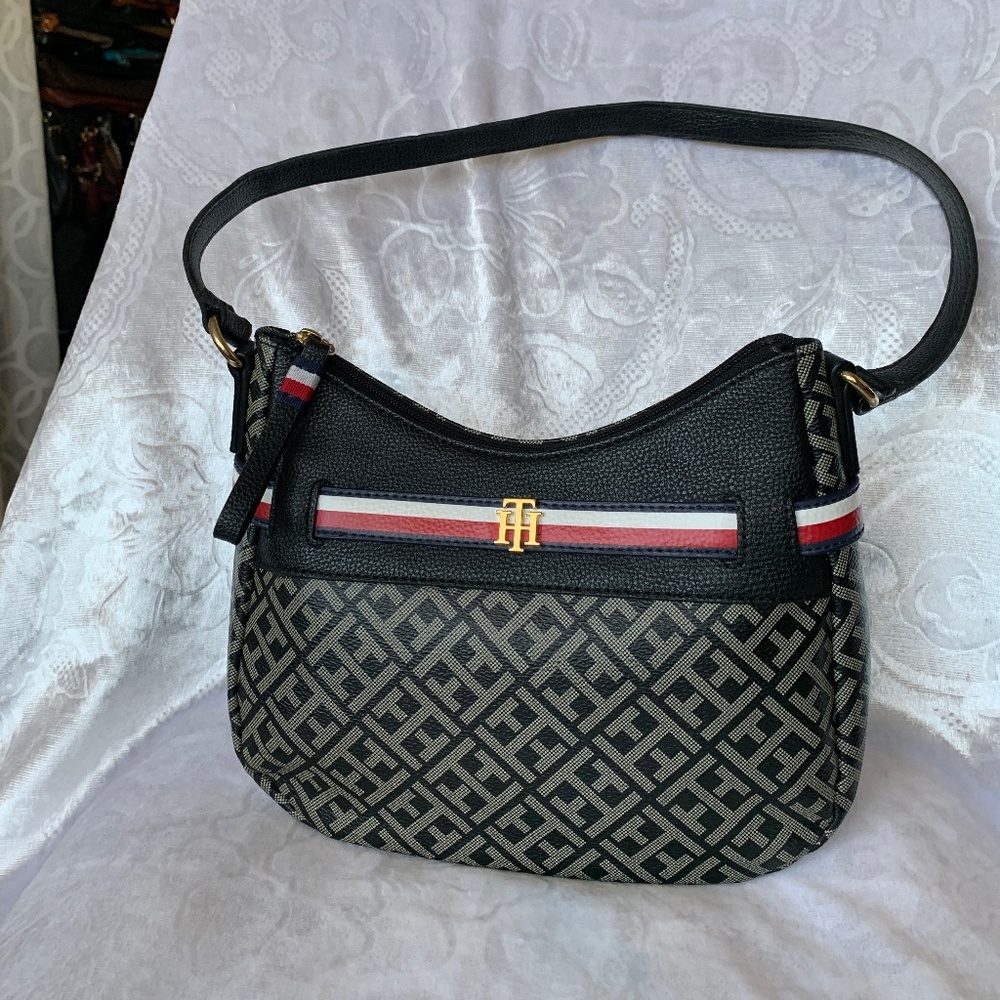 Tommy Hilfiger Medium Hobo Shoulder Bag – Stylish & Versatile in Stunning Color